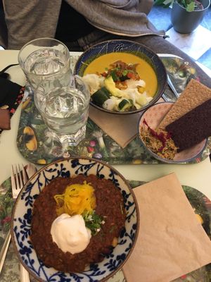 2 bowls with a side at Le Botaniste - Bailli in Brussels