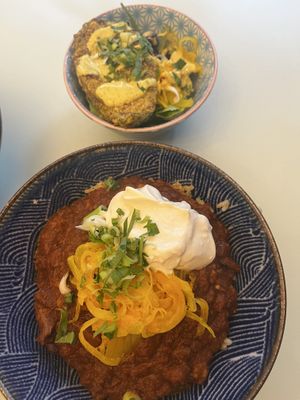 Chili sin Carne with a side of super seed avocado 🌱  at Le Botaniste - Bailli in Brussels