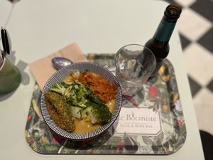 Tibetan Mama avec Superseed Avocado. Triple Blond Bier.  at Le Botaniste - Bailli in Brussels