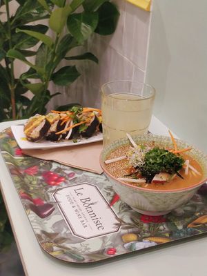 Botanical menu (€14.95) - lemonade, sushi and miso soup at Le Botaniste - Bailli in Brussels