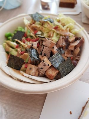 Oishi bowl at Ici la terre in Bordeaux