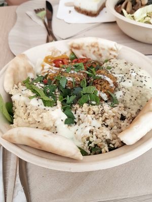 Mezze bowl at Ici la terre in Bordeaux