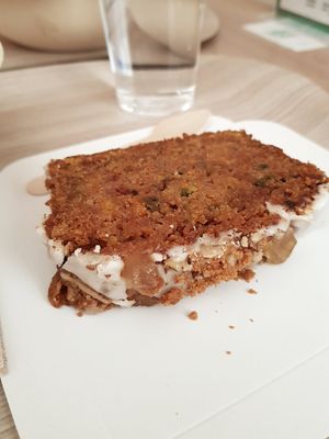 Carrot cake at Ici la terre in Bordeaux
