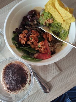 Meal deal with large bowl and drink at Ici la terre in Bordeaux