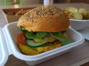 Sun burger at Ici la terre in Bordeaux