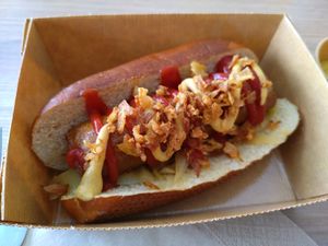Hot dog at Ici la terre in Bordeaux