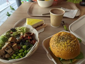 Oishii Bowl, burger sun, hot chocolate, cheesecake at Ici la terre in Bordeaux