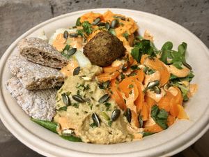 Mezze bowl at Ici la terre in Bordeaux