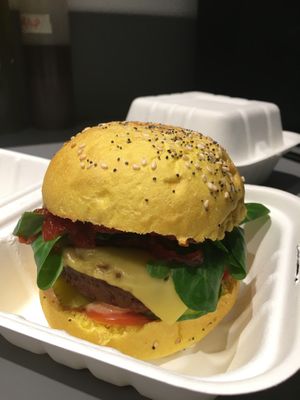 Sun burger with Beyond meat at Ici la terre in Bordeaux