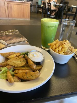 Fingerling Potatoes, Mac & Cheese, & Green Lantern Juice 🥔🧡🍏 at Blossoming Lotus - Irvington in Portland