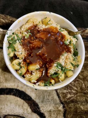 I got the mac-n-cheese bowl (added my own hot sauce) & my partner got the street tacos 😋  at Blossoming Lotus - Irvington in Portland