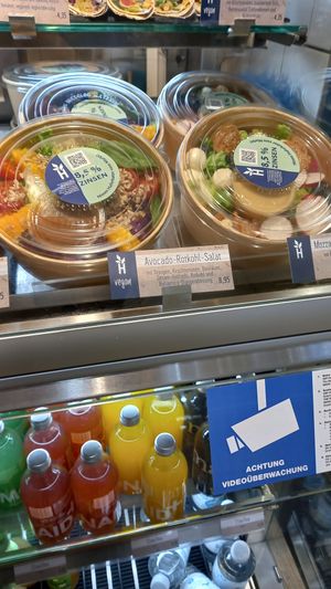 avocado salad 8,35€ at Haferkater - Hbf Hannover in Hannover