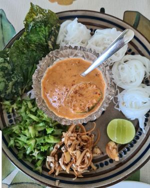 Rice noodles with peanut sauce at Shewe Vegan & Vegetarian Cafe in Chiang Mai