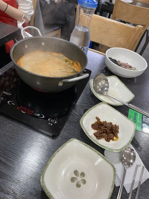   at Dotori Kalguksu in Seoul