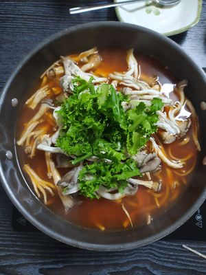  at Dotori Kalguksu in Seoul