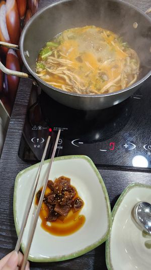  at Dotori Kalguksu in Seoul