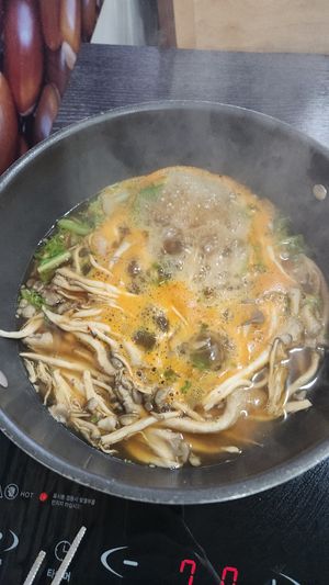  at Dotori Kalguksu in Seoul