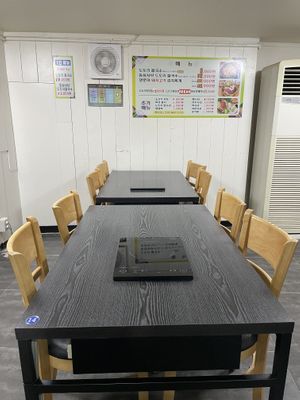 Seating area  at Dotori Kalguksu in Seoul