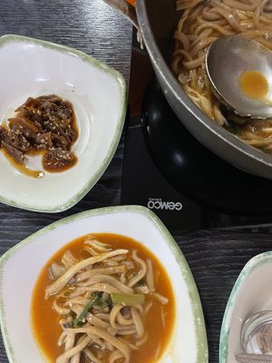   at Dotori Kalguksu in Seoul