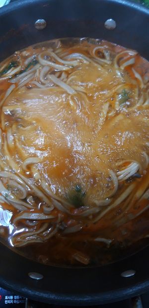 Boiling pots at Dotori Kalguksu in Seoul