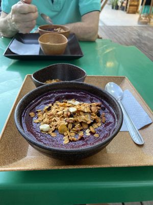 Açaí com granola médio  at Vega Açaí  in Florianopolis