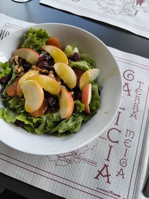 Nut and fruit salad at A Travesía dos Soños in Sarria