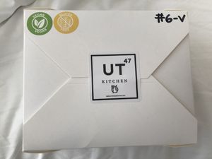 Clearly marked delivery boxes showing which is gluten free and vegan #Veganuary at UT47 Manhattan in New York City
