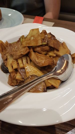 Seitan chicken with Chinese mushrooms and bamboo at Chun in Madrid