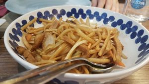 Fried noodles with seitán at Chun in Madrid