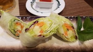 Veggie rolls with sweet and spicy sauce at Chun in Madrid
