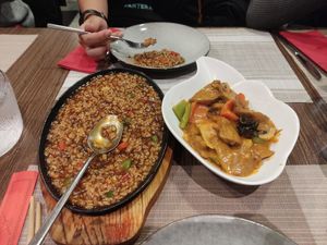 Kubak vegetal y seitán de pato al curry thai at Chun in Madrid