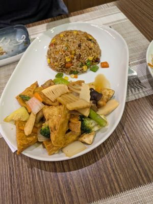 Fried tofu with mushrooms and veggie rice at Chun in Madrid