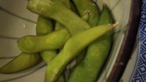 Edamame con un toque de anis at Chun in Madrid