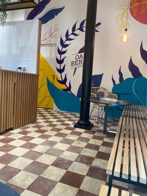 Inside at Oakberry in Lisbon