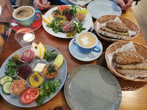 Super leckere vegane Aufstriche. Sie schmecken frisch, hochwertig und selbstgemacht. Das Ambiente ist auch richtig schön und das Personal super lieb. Für uns wäre es noch perfek at Drei Klang in Muenster