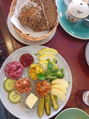Vegane Frühstücksplatte at Drei Klang in Muenster
