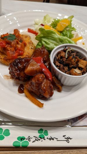 4 dish plate at Upgrade Plant Based Kitchen in Osaka