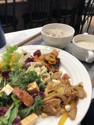 Free handed tho mains dishes and weighed the kale?! Ha.. go figure  at Upgrade Plant Based Kitchen in Osaka