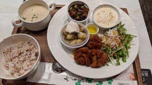 5種デリ at Upgrade Plant Based Kitchen in Osaka