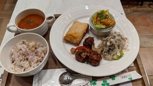4 dishes set at Upgrade Plant Based Kitchen in Osaka