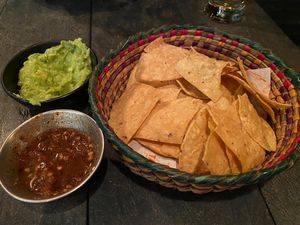 Chips salsa guacamole  #Veganuary at Taco Taco in Monteverde