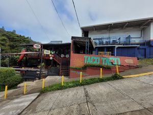 Front view of the Restaurant at Taco Taco in Monteverde