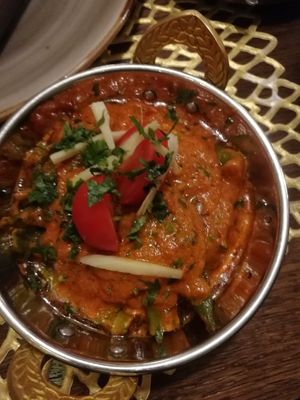 Vegan bamia in tomato sauce at Sattva in Moscow