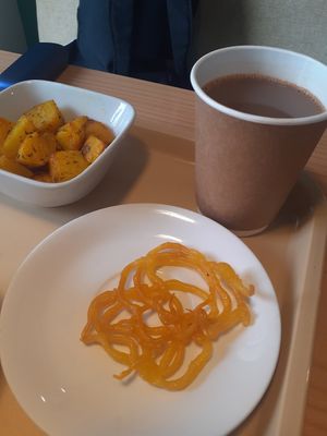 Джалеби, масала чай и картошка at Sattva in Moscow