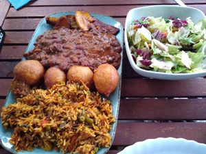 Mixed platter for two with additional side salad at Patacon-Obi - Falafel Café in Stuttgart