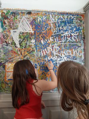 You can paint on the walls :) at Der Wiener Deewan in Vienna