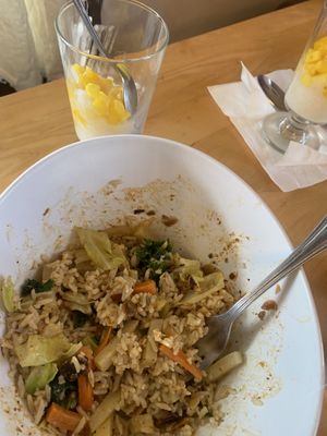 Delicious vegan options.  Three curry dishes, pad tai and Teriyaki can all be vegan.  Amazing mango sticky rice!  Adorable historic house.  Personal attention from the cook.  at Montauk Bistro in Draper