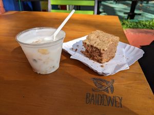 Coconut yogurt and carrot cake 🥕 at Baidewey in Montevideo