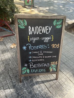 Sign with desserts and drinks  at Baidewey in Montevideo