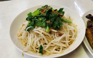 Sesame noodles (a.k.a. Tan Tan Noodles). Sauce is underneath. at Banwarou in Yokohama